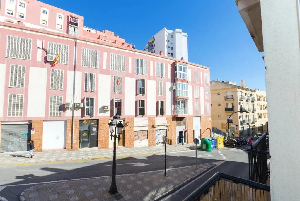 Studio in Malaga with wonderful city view balcony and WiFi 1 km from the beach, Malaga, Spain