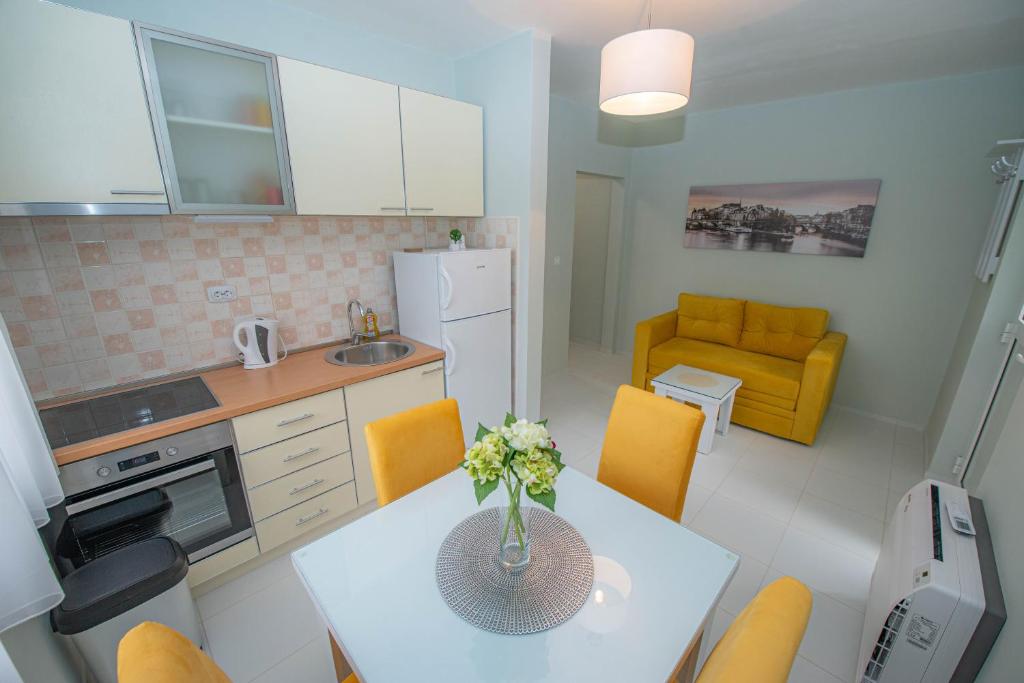 Una cocina o cocineta en Apartments Biskupović