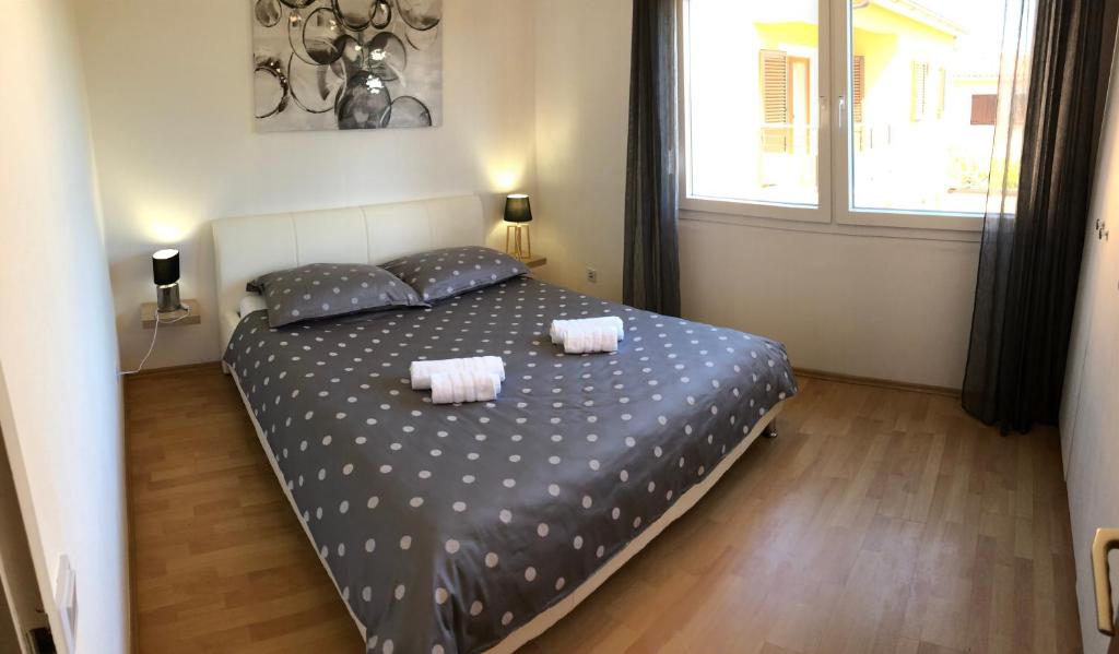 Postel nebo postele na pokoji v ubytování Two-Bedroom Countryside Apartment