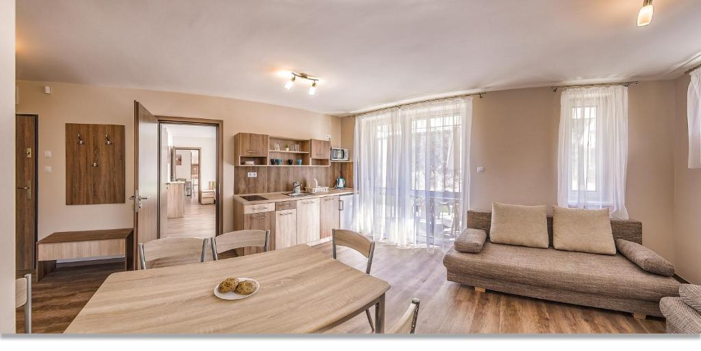 Barka Apartmanok Siófok - Wohnung Mit Terrasse