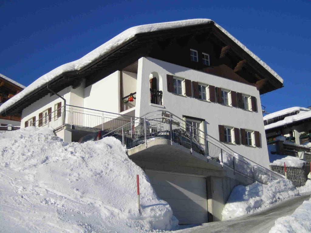 レッヒにあるHaus Dr. Küngの雪山家