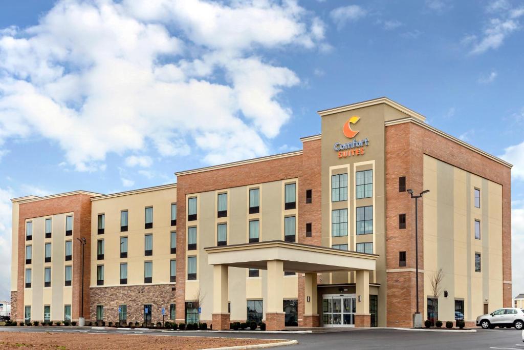 a rendering of the front of a building at Comfort Suites in Bowling Green