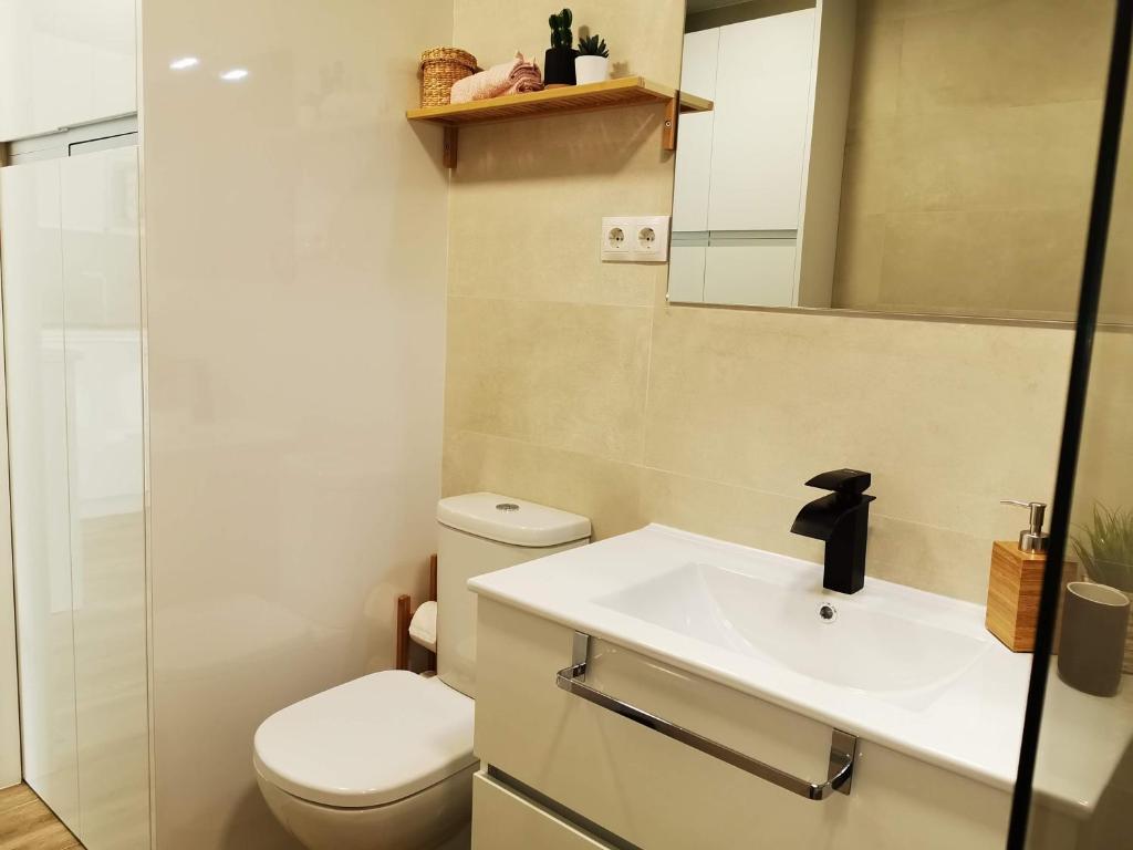 A bathroom at Lido Beachfront