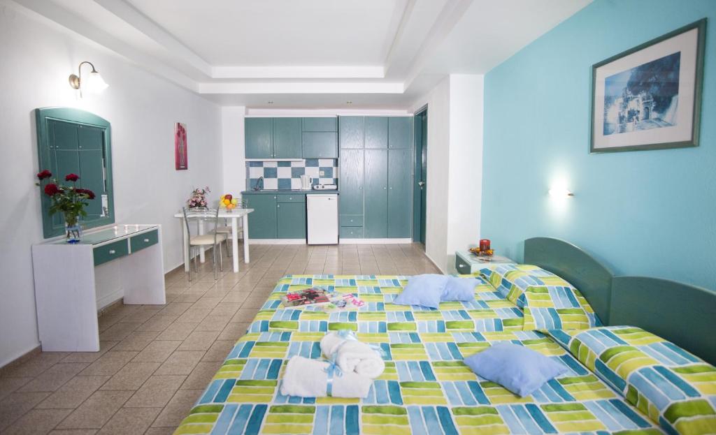 Postel nebo postele na pokoji v ubytování Theoni Apartments