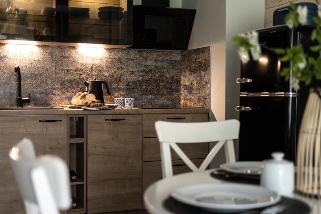 Kuchyňa alebo kuchynka v ubytovaní Apartament Karpielówka przy Potoku