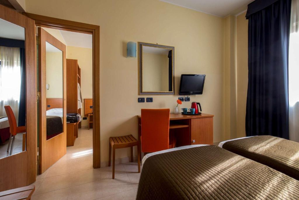 TV a/nebo společenská místnost v ubytování Best Western Blu Hotel Roma