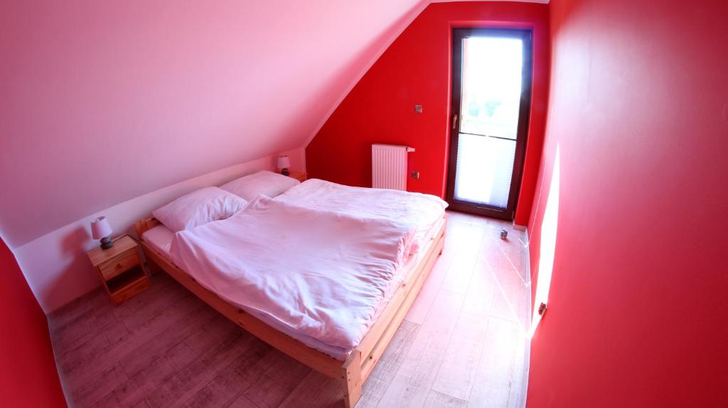 Postel nebo postele na pokoji v ubytování Rapiszka