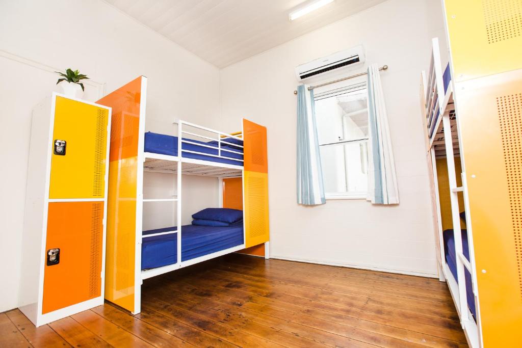Postel nebo postele na pokoji v ubytování Mad Monkey Central