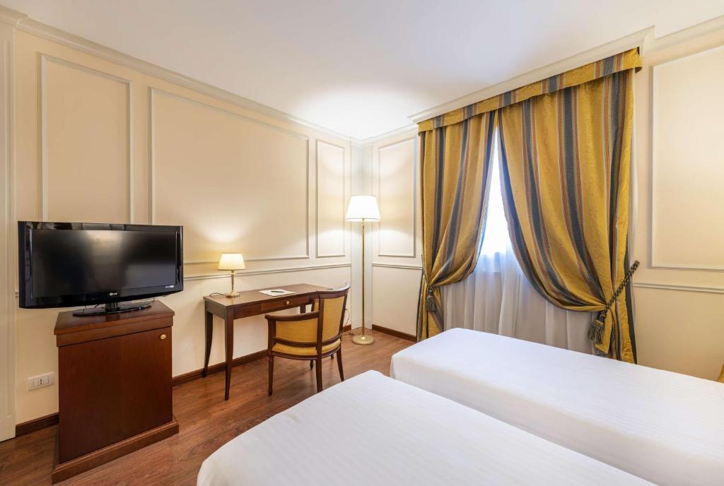The Regency Sure Hotel Collection by Best Western - Classic Twin Room - Non-Smoking