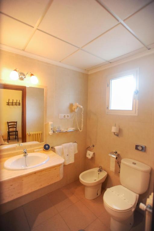 A bathroom at Hotel Victoria