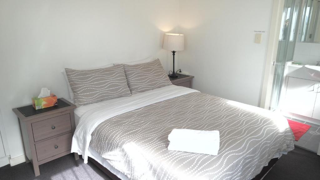 Cityview Studio Accommodation - Deluxe Queen Studio
