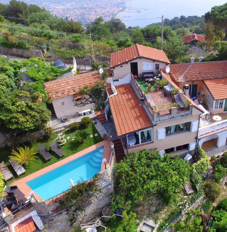 Villa with 3 bedrooms in Imperia, with wonderful sea view, private pool, enclosed garden - 3 km from the beach