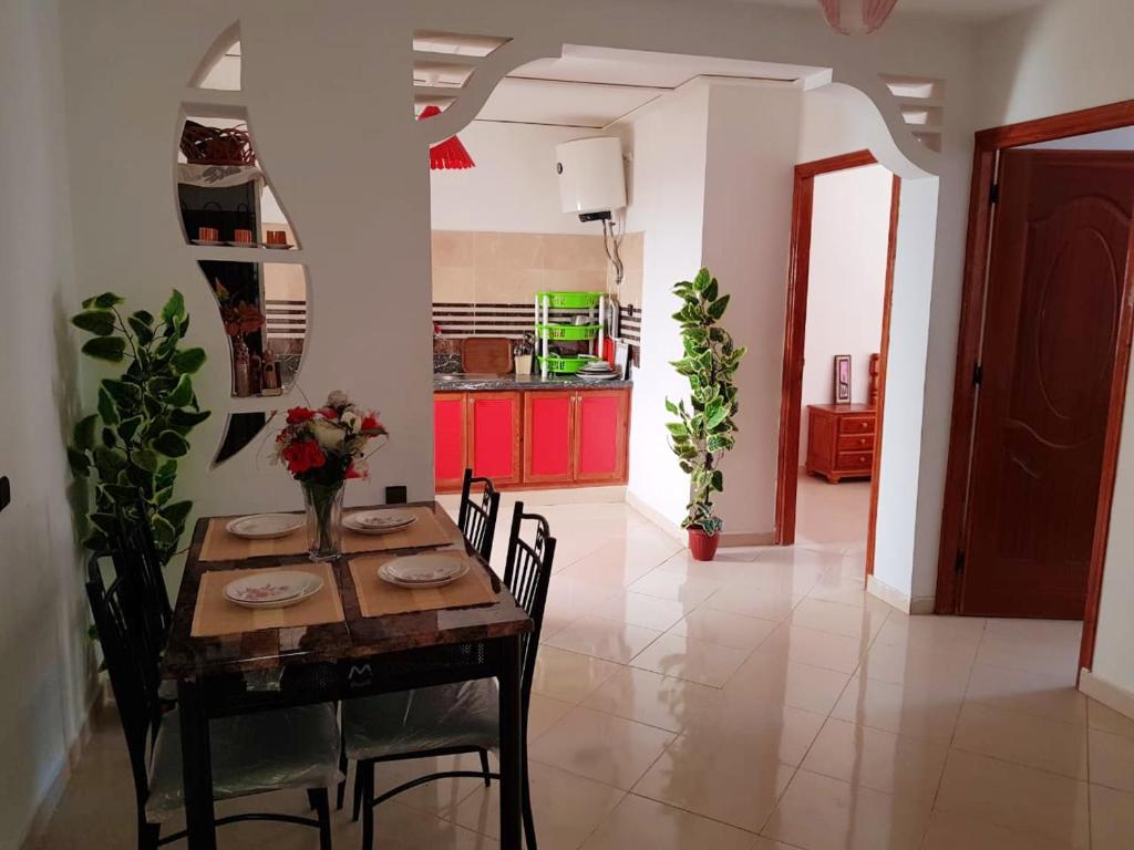 Η κουζίνα ή μικρή κουζίνα στο Modern apartment near Oujda - 80 m² - 8 guests