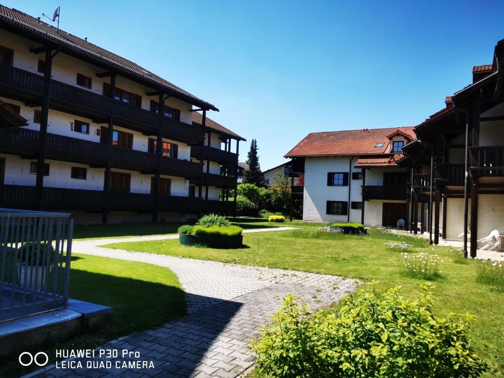 a courtyard of an apartment building with a garden at Aparthotel Chrysantihof - Bayerische Wald-Weber in Zwiesel