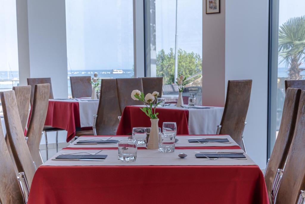 Veitingastaður eða matsölustaður á Hotel Lavender - Oleander Resort