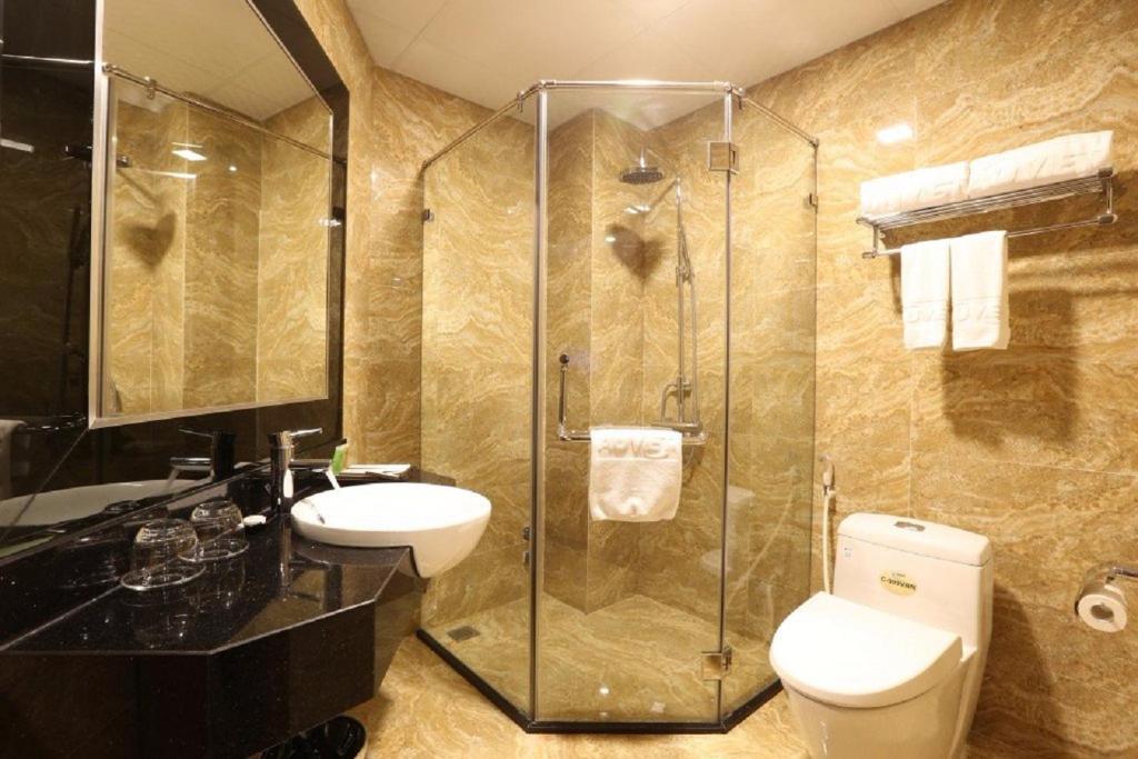 Koupelna v ubytování Au Viet Hotel