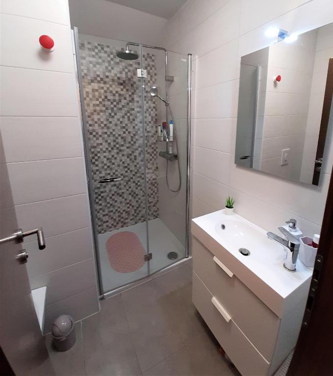 a bathroom with a shower and a sink at Holiday Home Aurora in Ližnjan