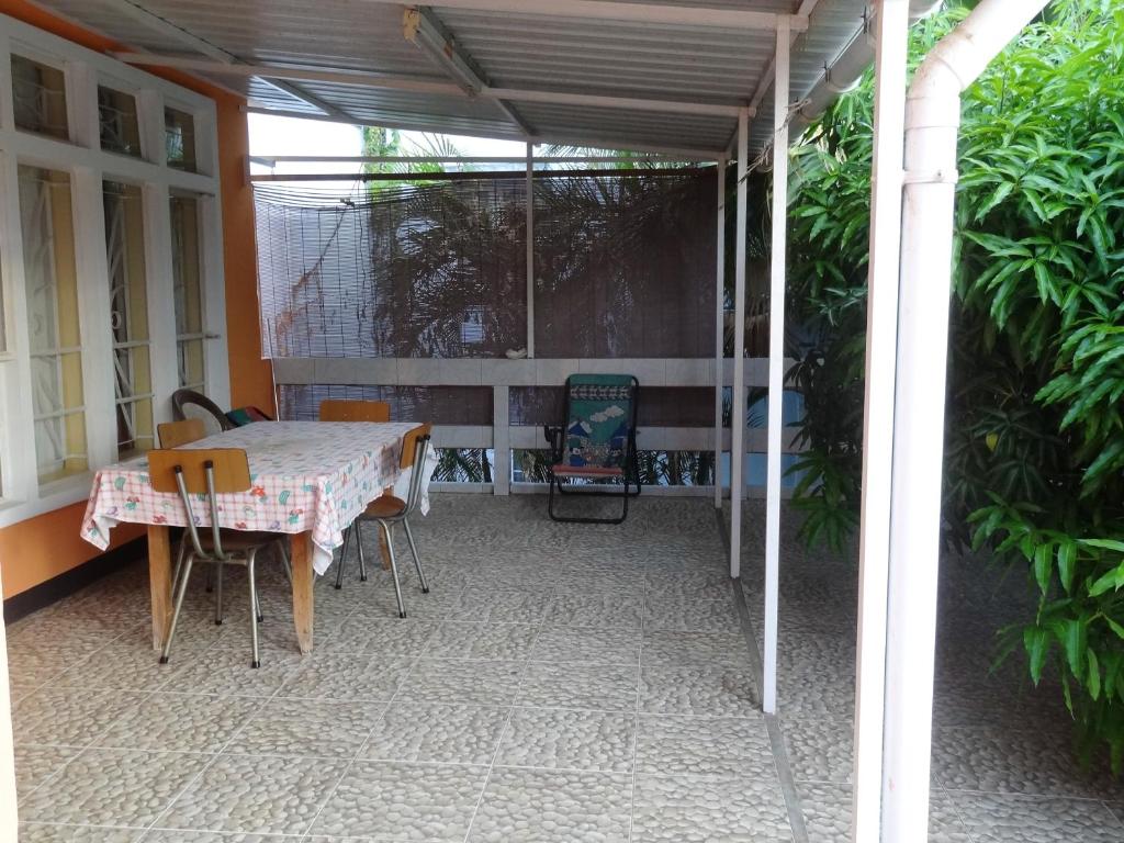 Μπαλκόνι ή βεράντα στο Modern Apartment in Flic en Flac + Pool