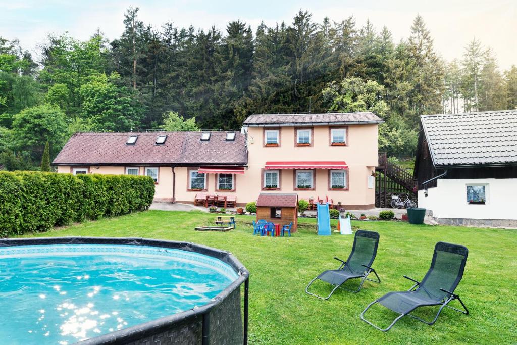 Bazén v ubytovaní Wellness Apartmány Andrea alebo v jeho blízkosti