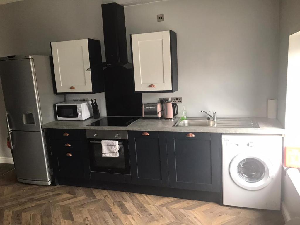 My Perfect Place Rooms & Apartments -Some rooms with Hot Tub- Free Parking - Apartment Mit 3 Schlafzimmern
