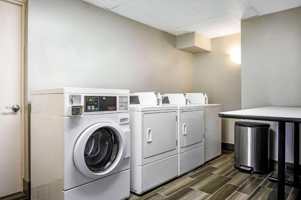 a laundry room with a washer and dryer at La Quinta by Wyndham Myrtle Beach Broadway Area in Myrtle Beach