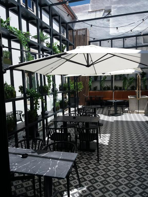 Um restaurante ou outro lugar para comer em Villa Graça -Hostels and Apartments