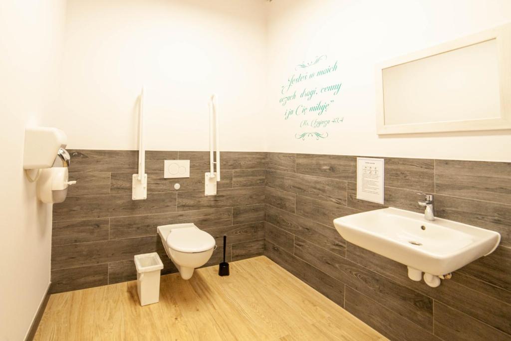 Koupelna v ubytování Hostel Montessori
