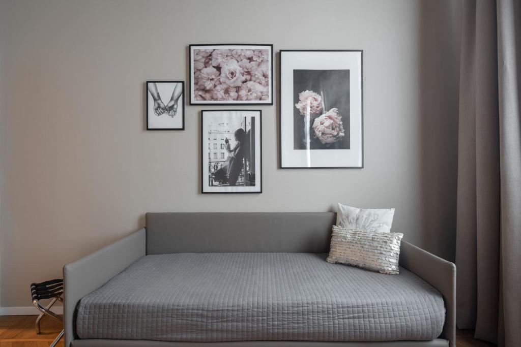 a couch in a room with pictures on the wall at Hotel Palazzo Martinelli Dolfin in Venice
