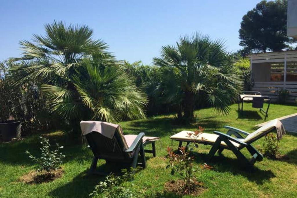 Vonkajšia záhrada v ubytovaní One bedroom appartement with garden and wifi at Civitanova Marche