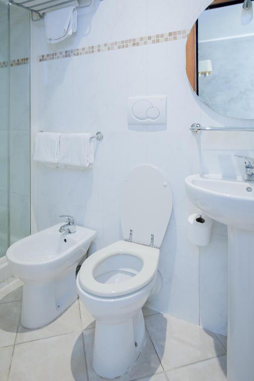 A bathroom at Hotel Angelica Firenze