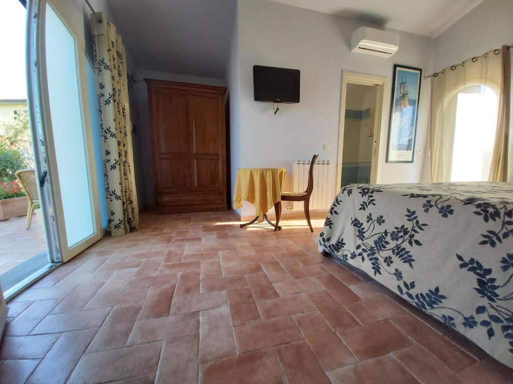 Televízia a/alebo spoločenská miestnosť v ubytovaní Agriturismo - B&B L'Acquacotta