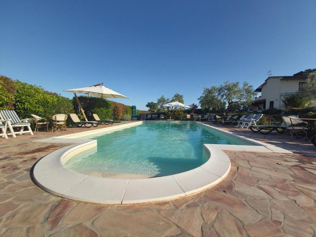 Bazén v ubytovaní Agriturismo - B&B L'Acquacotta alebo v jeho blízkosti