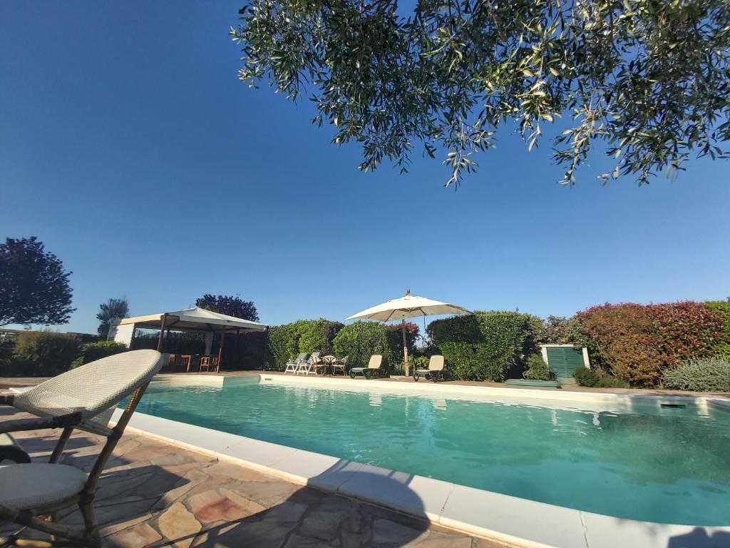 Bazén v ubytovaní Agriturismo - B&B L'Acquacotta alebo v jeho blízkosti