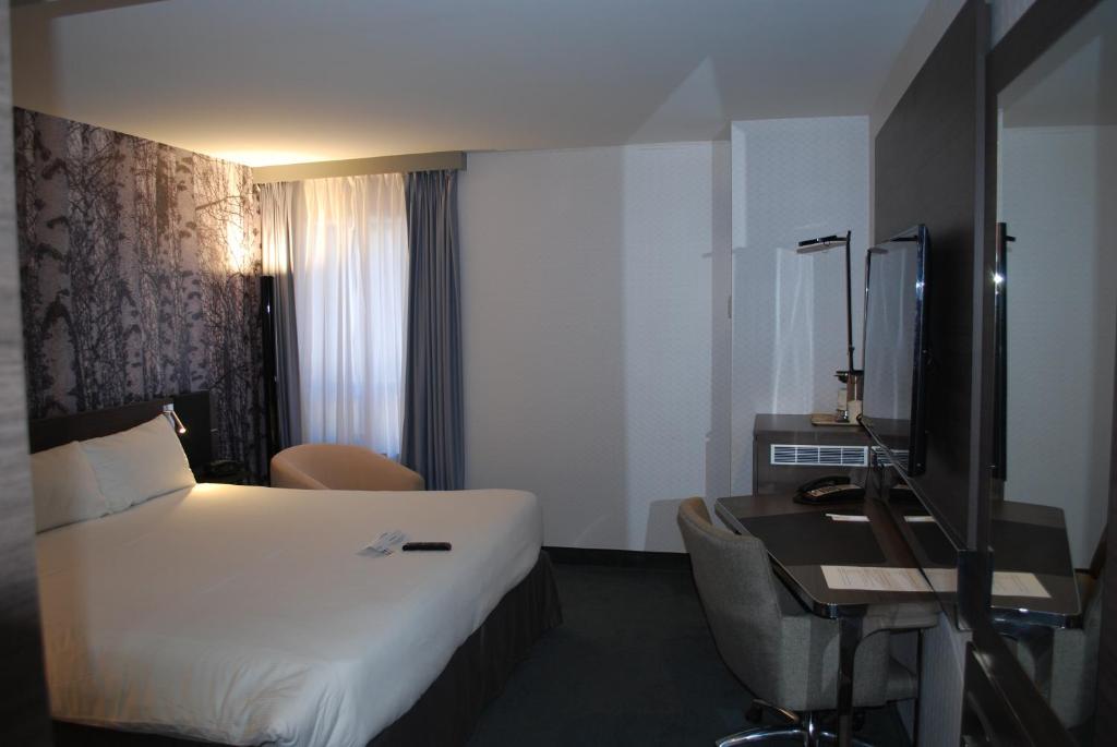 DoubleTree by Hilton Ottawa Downtownにあるベッド
