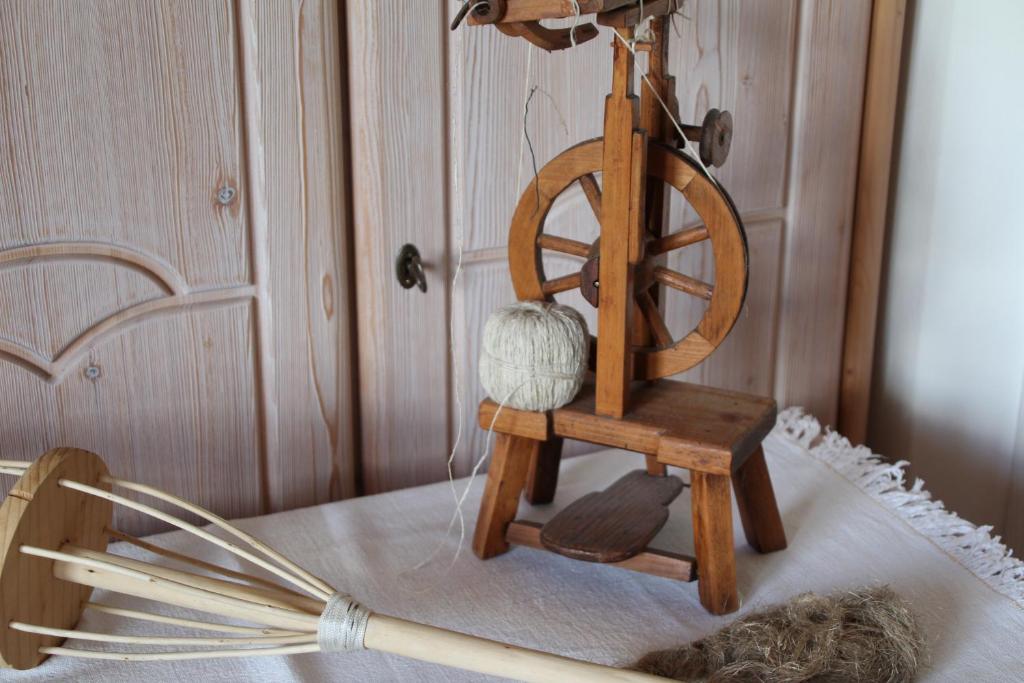 a wooden object with a broom and a whisk at B&B Dolomitincanto in Cesiomaggiore