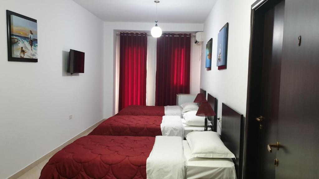 Postel nebo postele na pokoji v ubytování Haris Hotel