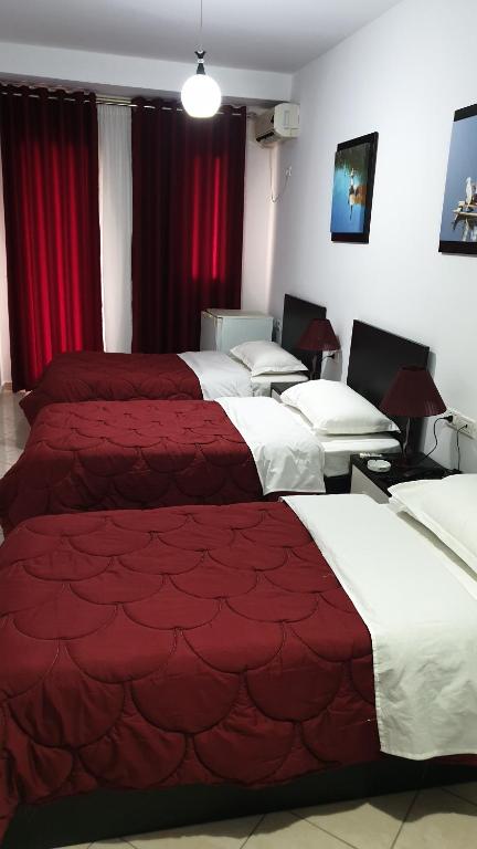 Postel nebo postele na pokoji v ubytování Haris Hotel