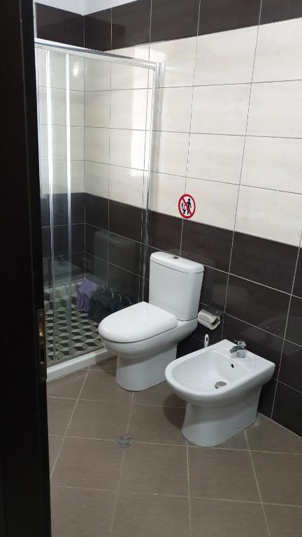 Koupelna v ubytování Haris Hotel