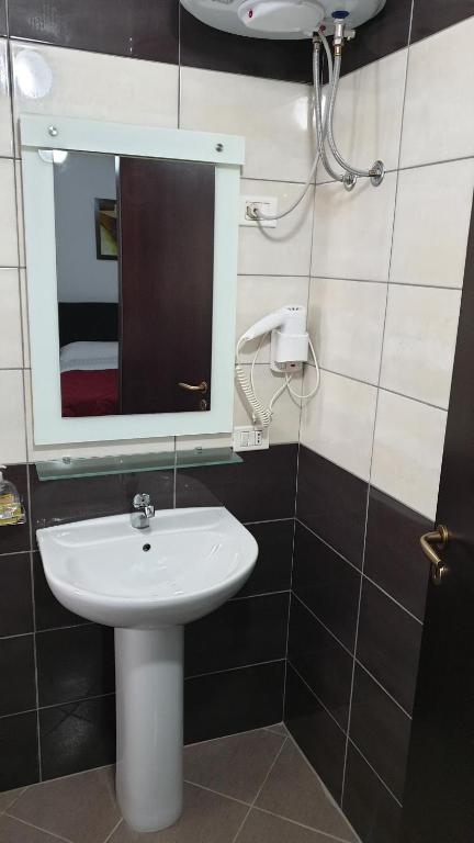 Koupelna v ubytování Haris Hotel