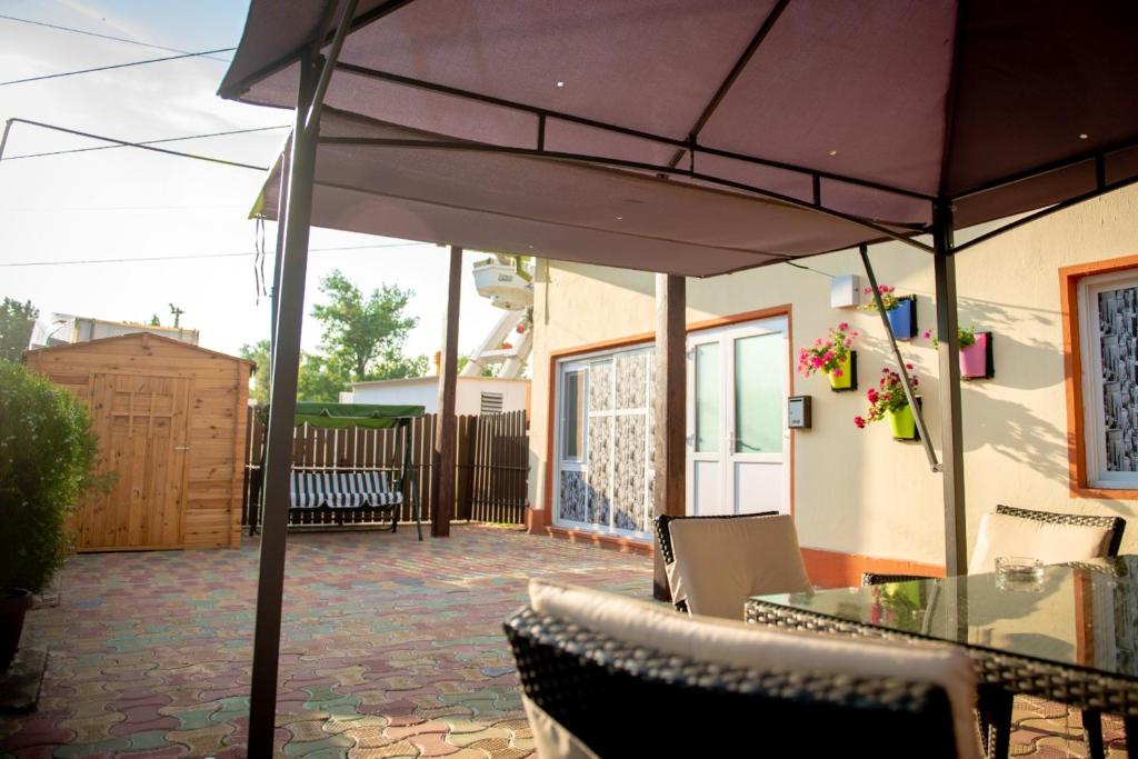 3 bedrooms house at Constanta 500 m away from the beach with enclosed garden and wifi