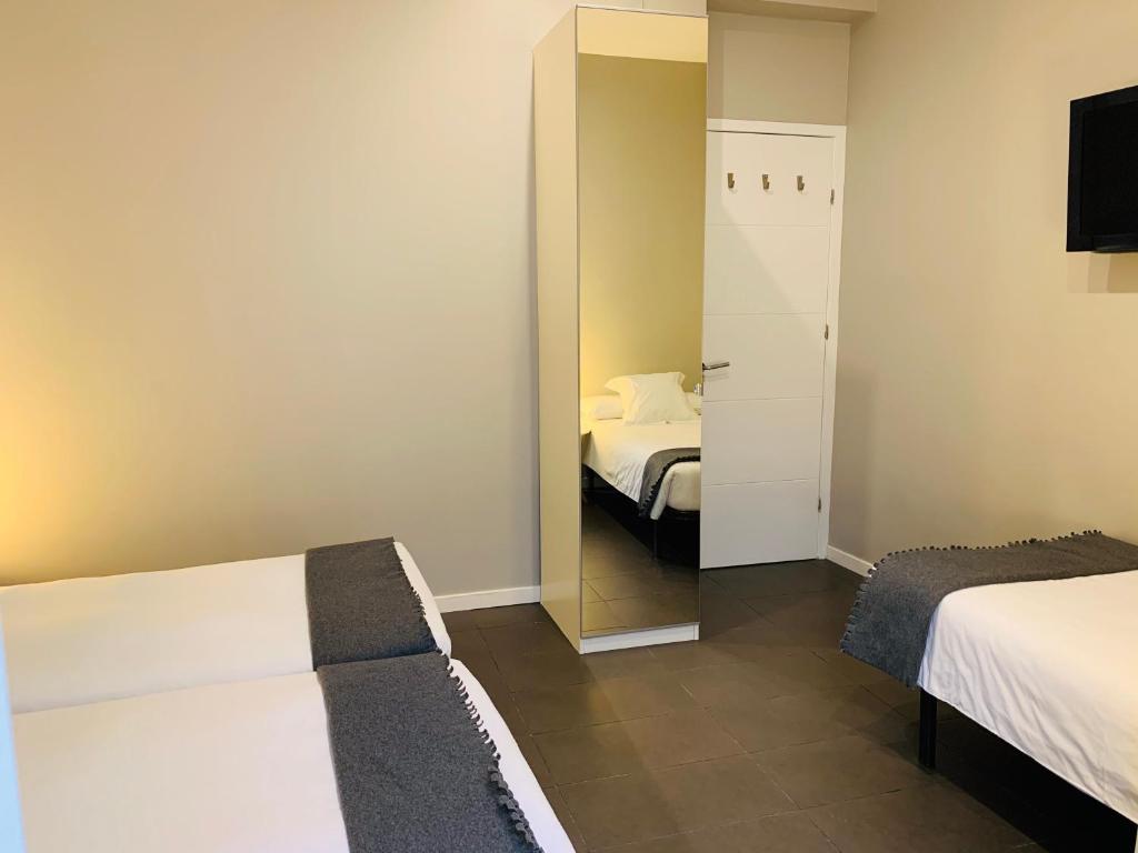 Super Balmes Guest House