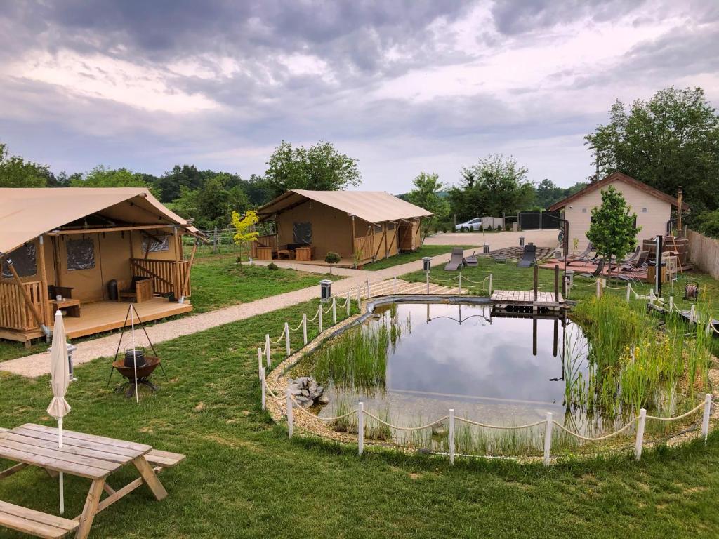 Budova, v ktorej sa luxusný stan nachádza