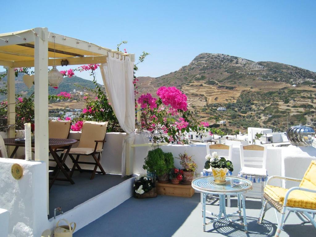 Welcoming House in Skyros with Mountain View