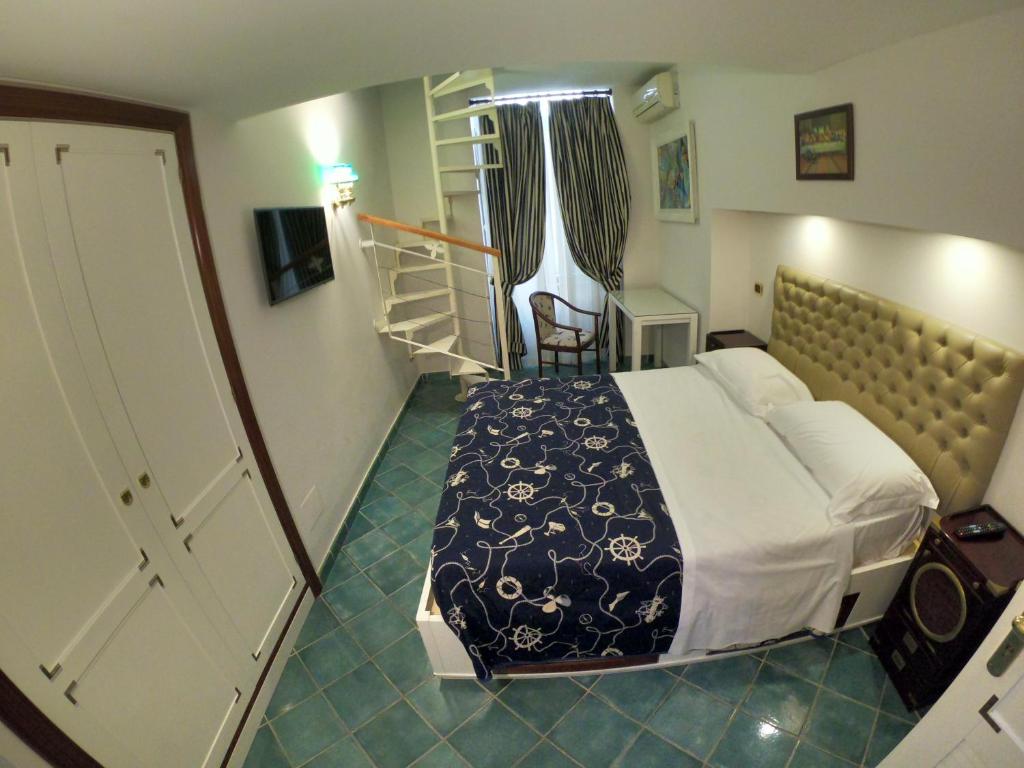 Postel nebo postele na pokoji v ubytování Hotel Ausonia