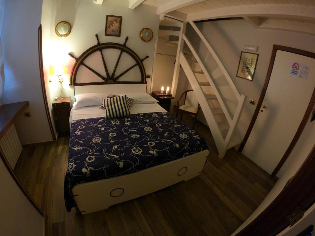 Postel nebo postele na pokoji v ubytování Hotel Ausonia