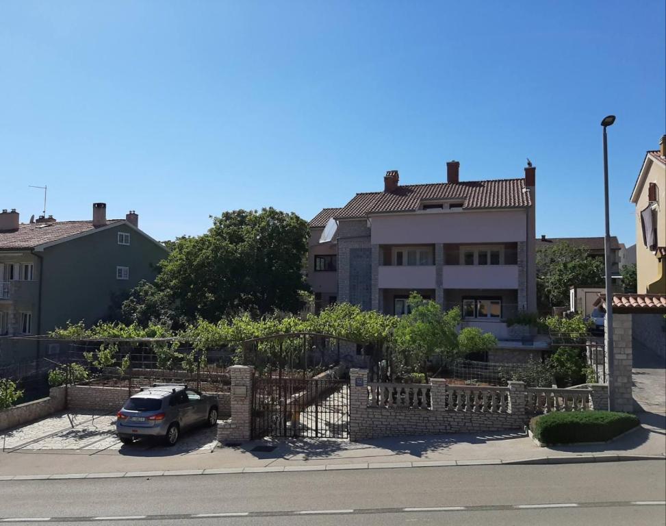 Budova, v ktorej sa apartmán nachádza