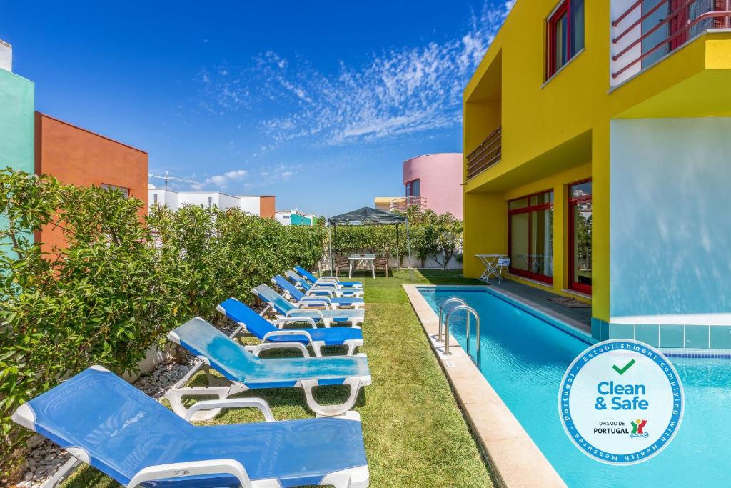 Bazén v ubytování Villa 14 Marina de Albufeira nebo v jeho okolí