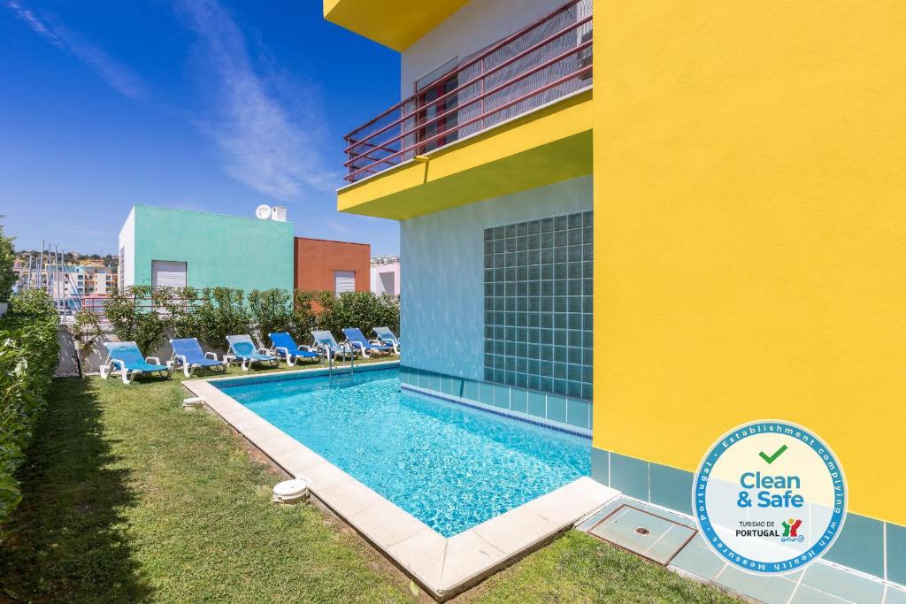 Bazén v ubytování Villa 14 Marina de Albufeira nebo v jeho okolí