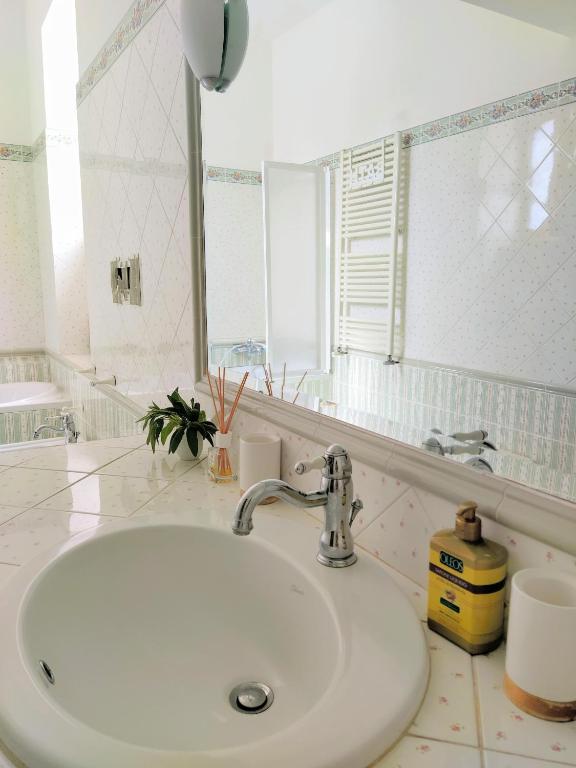 Kúpeľňa v ubytovaní Il Ciliegio Holiday Apartment With Garden