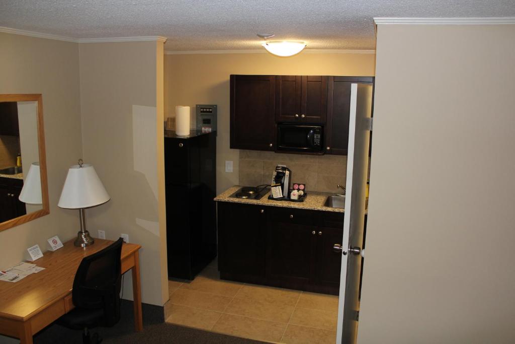 Kuchyň nebo kuchyňský kout v ubytování Best Maple Inn - Drayton Valley